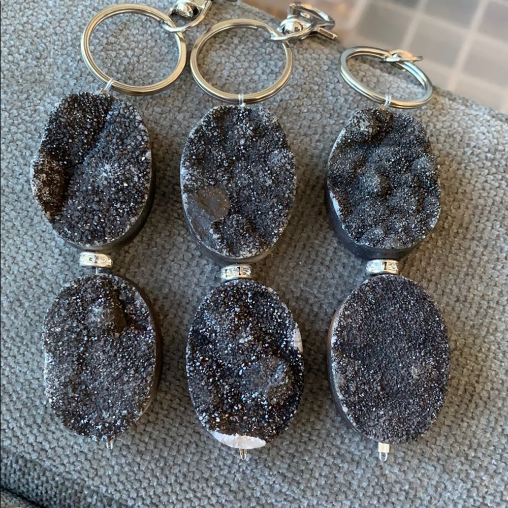 Black druzy keychain - Picture 4 of 6